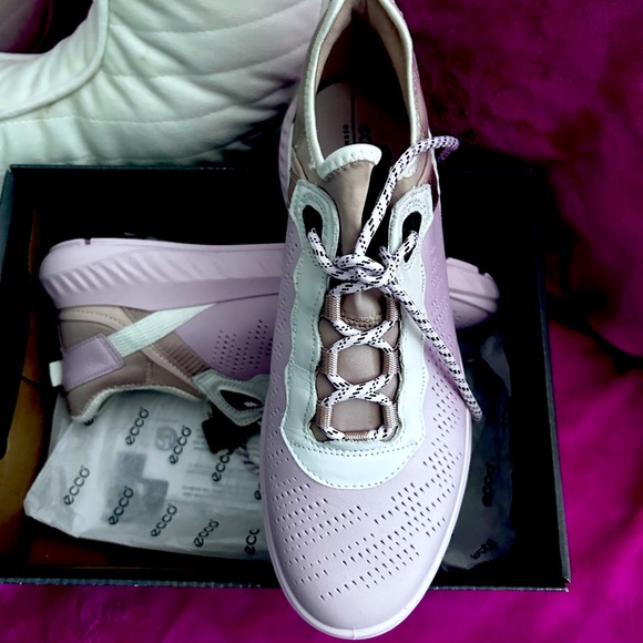 Ecco Trainers - Picture 1 of 5